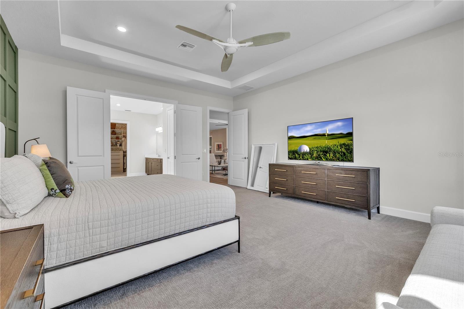 AZARIO ESPLANADE PH V - Residential