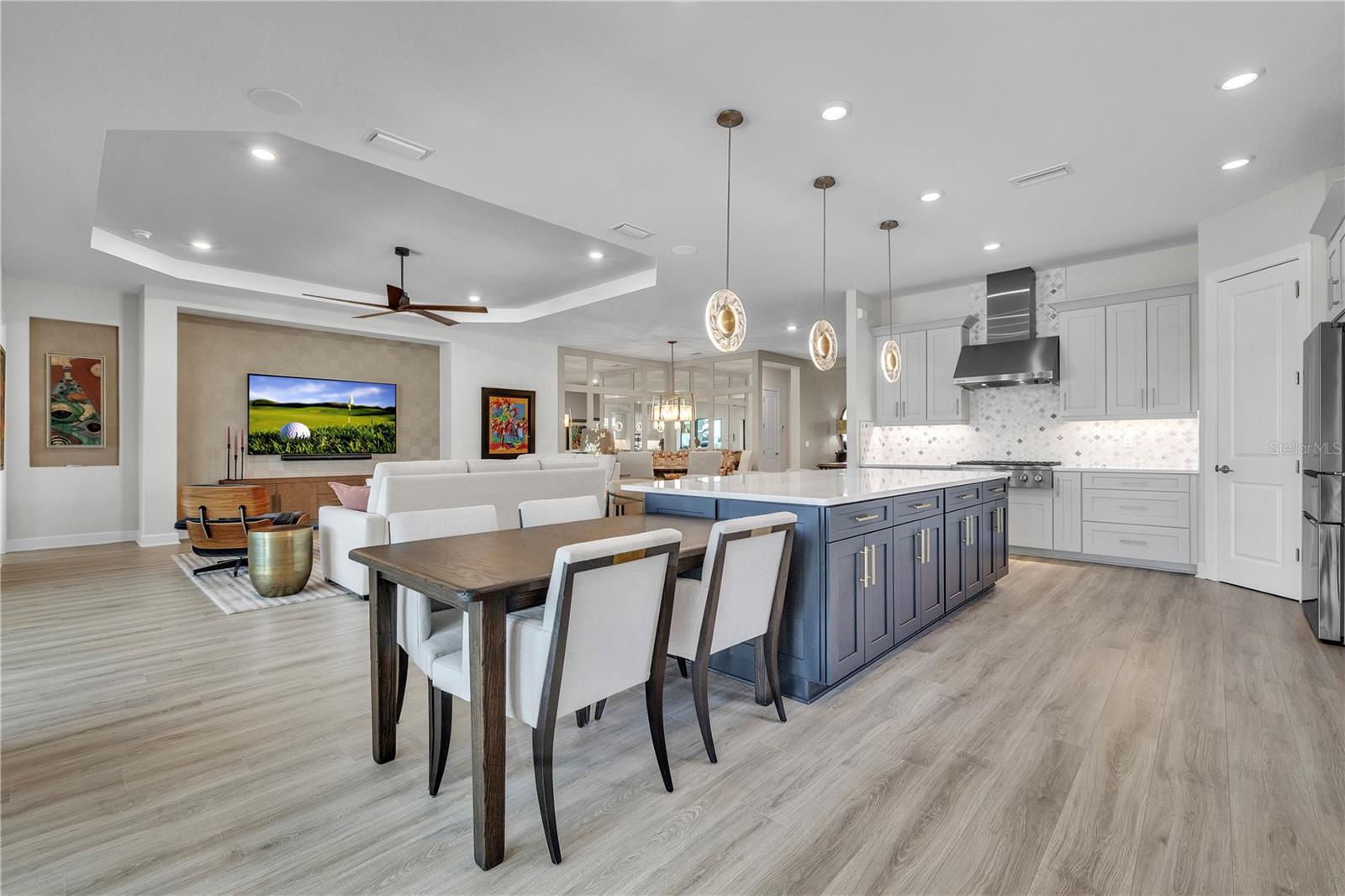 AZARIO ESPLANADE PH V - Residential