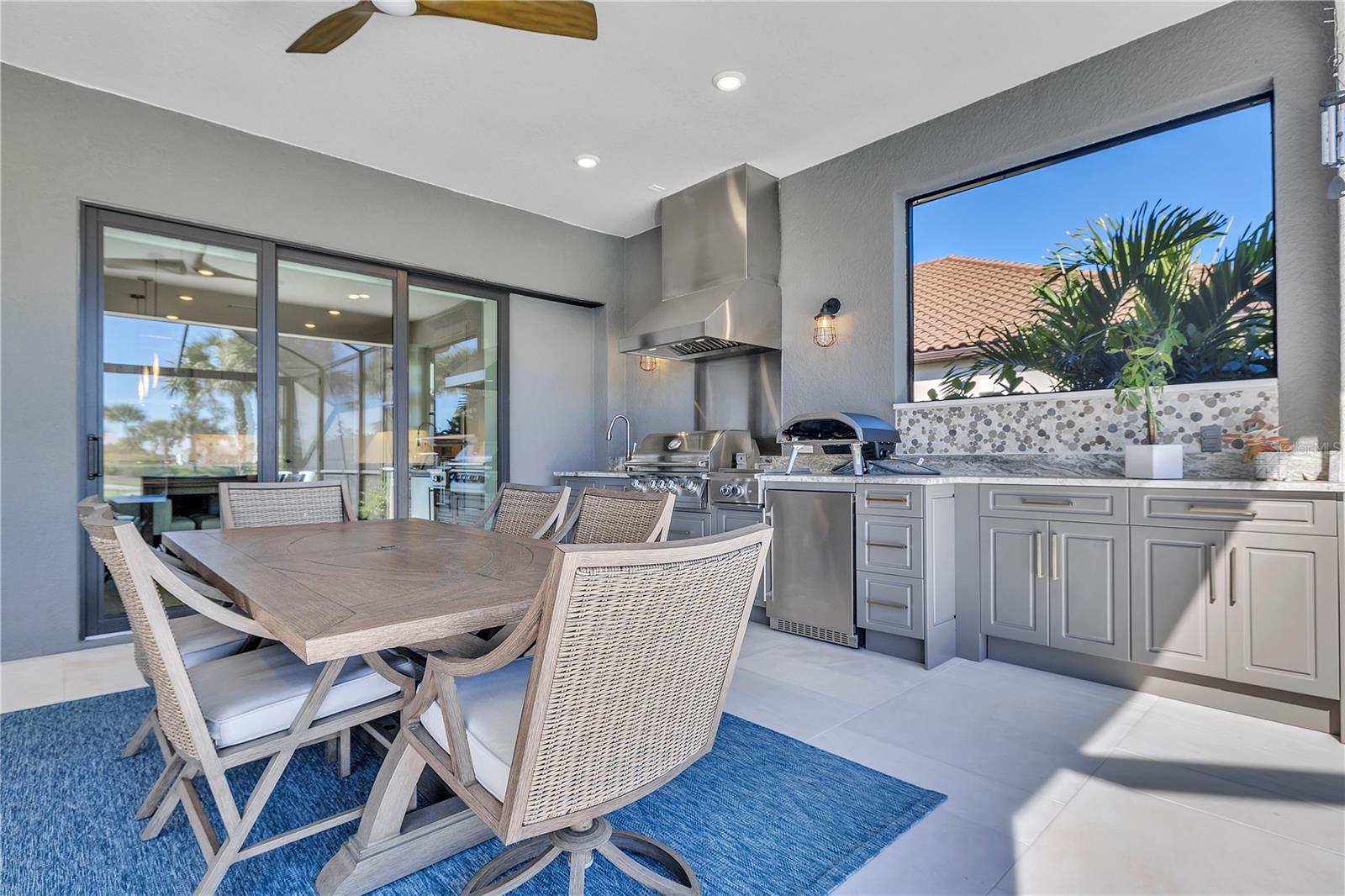 AZARIO ESPLANADE PH V - Residential