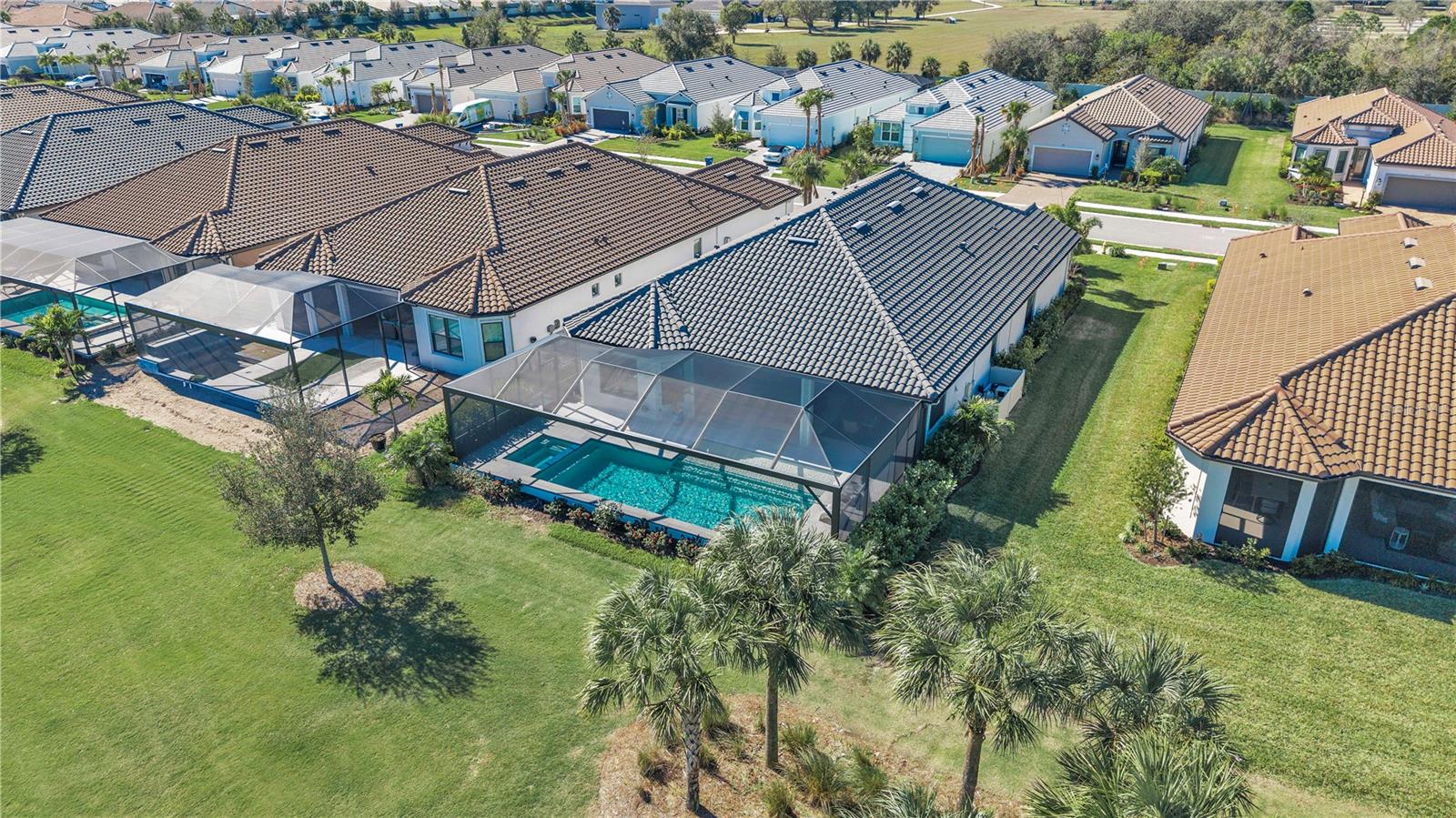 AZARIO ESPLANADE PH V - Residential