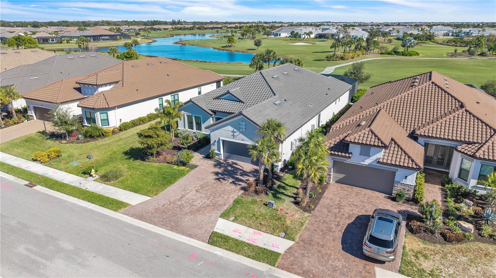 AZARIO ESPLANADE PH V - Residential