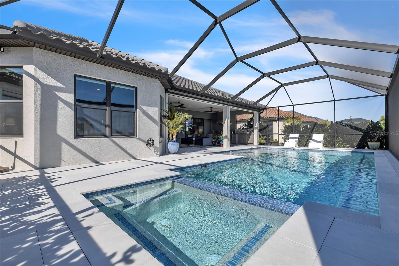 AZARIO ESPLANADE PH V - Residential