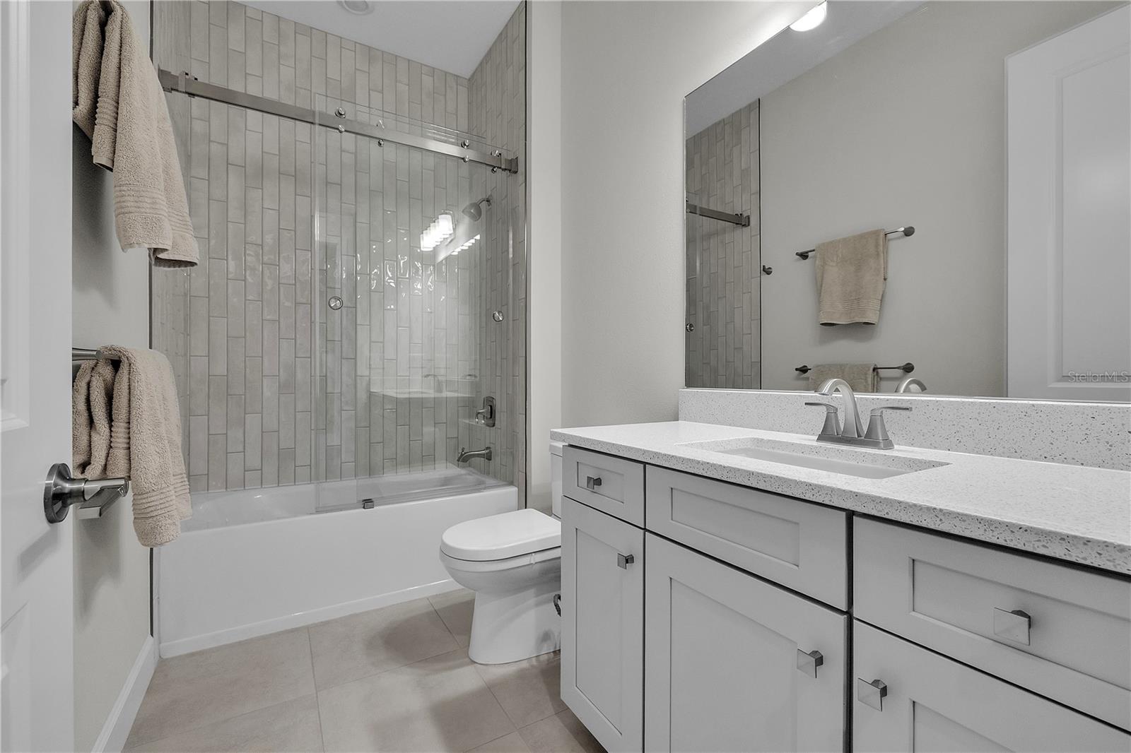 AZARIO ESPLANADE PH V - Residential