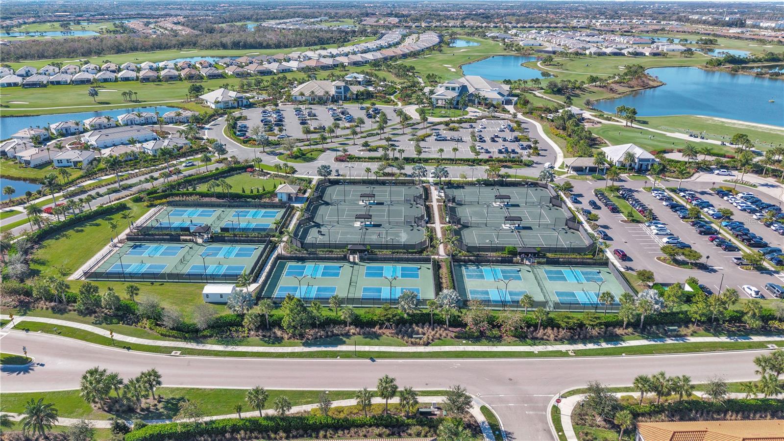 AZARIO ESPLANADE PH V - Residential