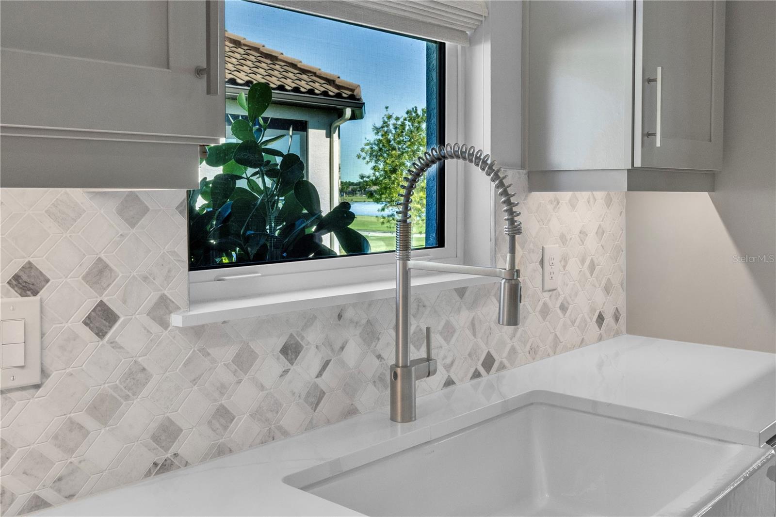 AZARIO ESPLANADE PH V - Residential