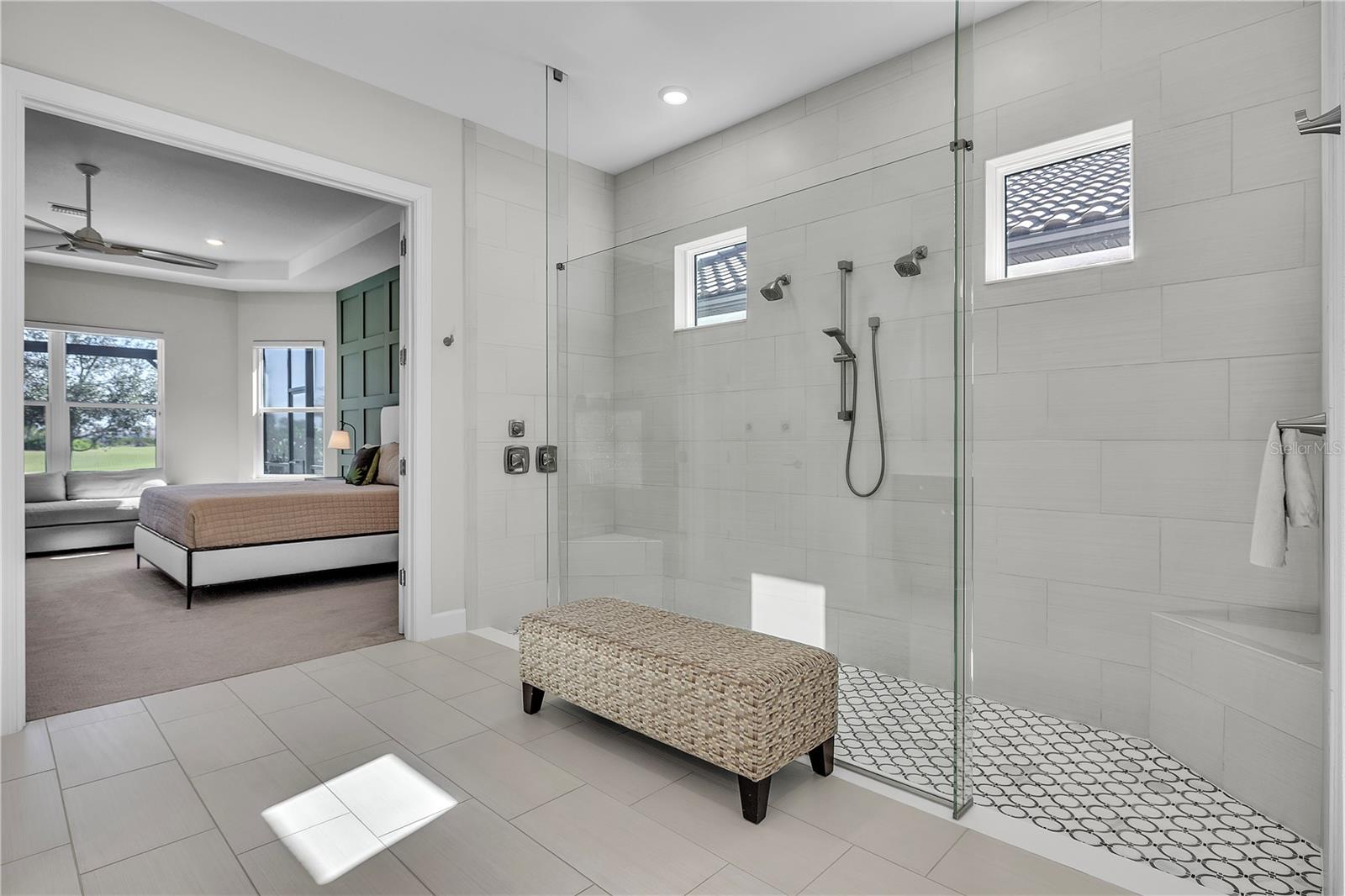 AZARIO ESPLANADE PH V - Residential