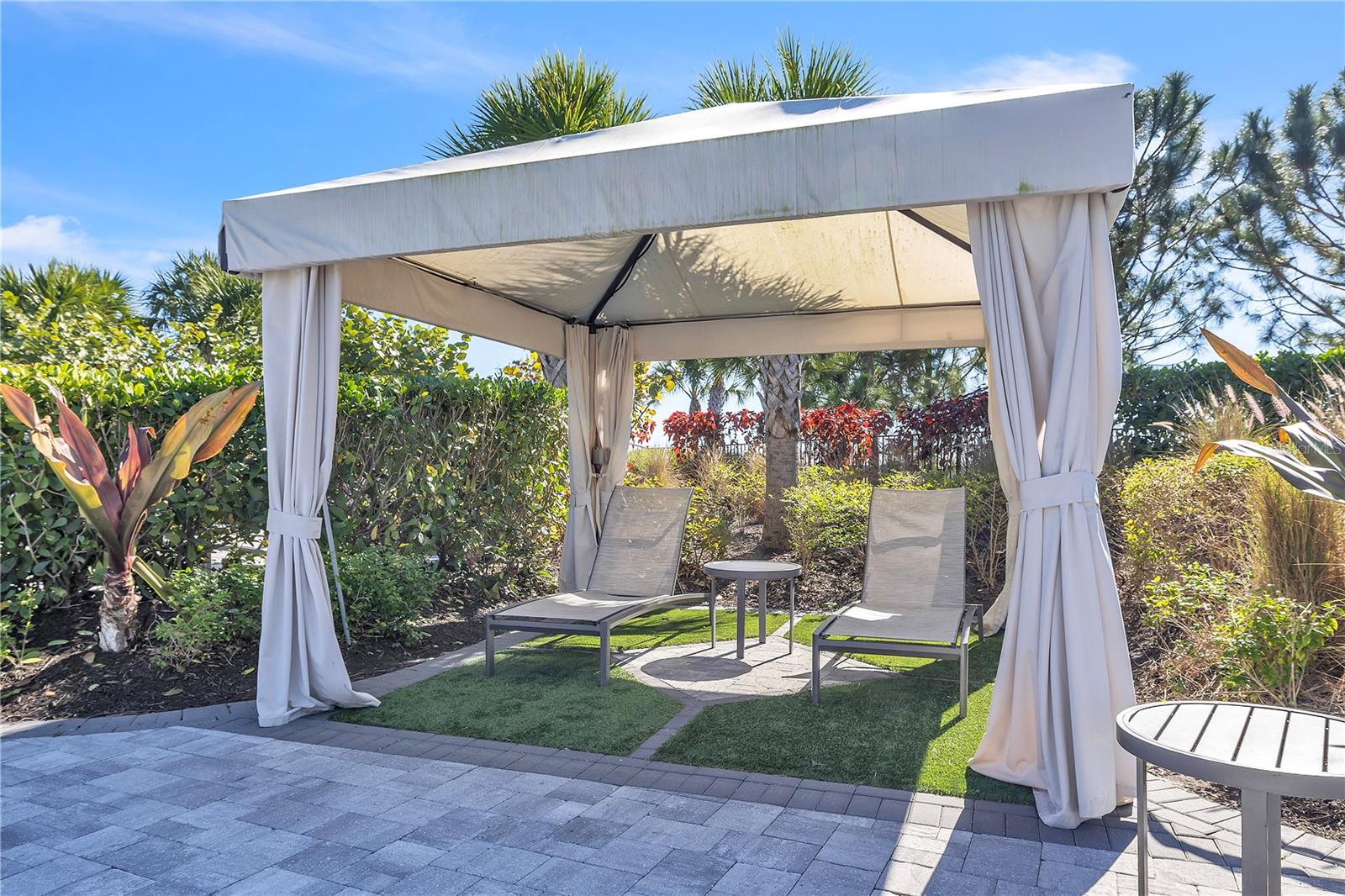 AZARIO ESPLANADE PH V - Residential