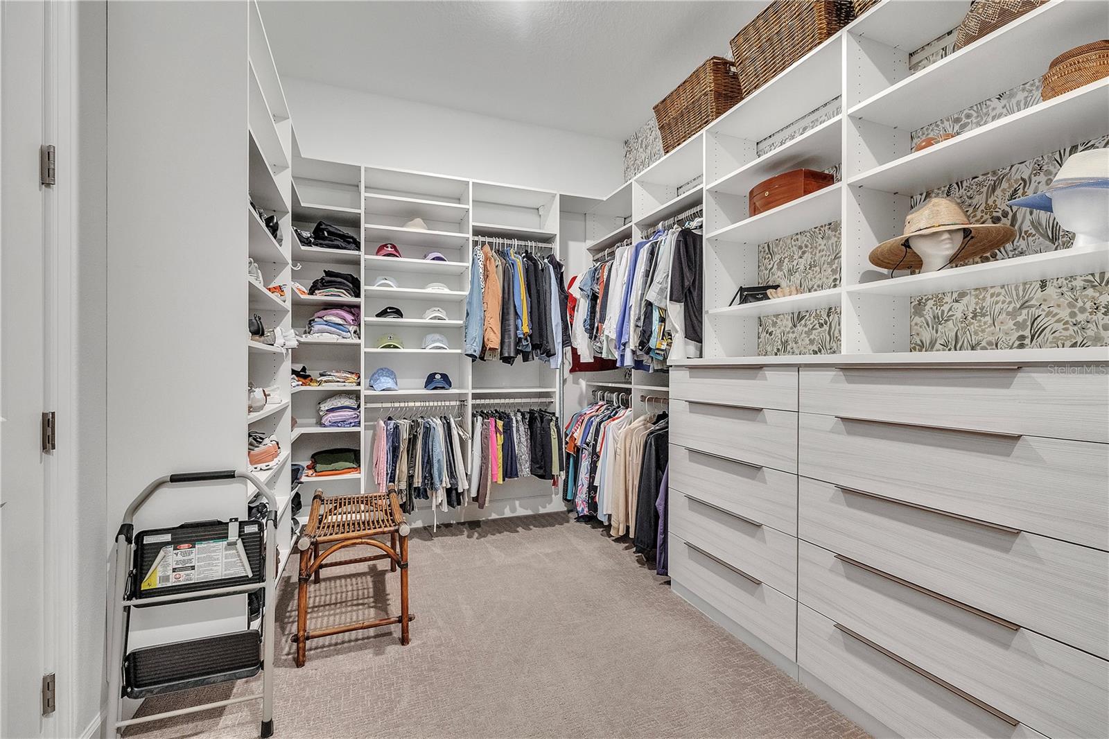 AZARIO ESPLANADE PH V - Residential