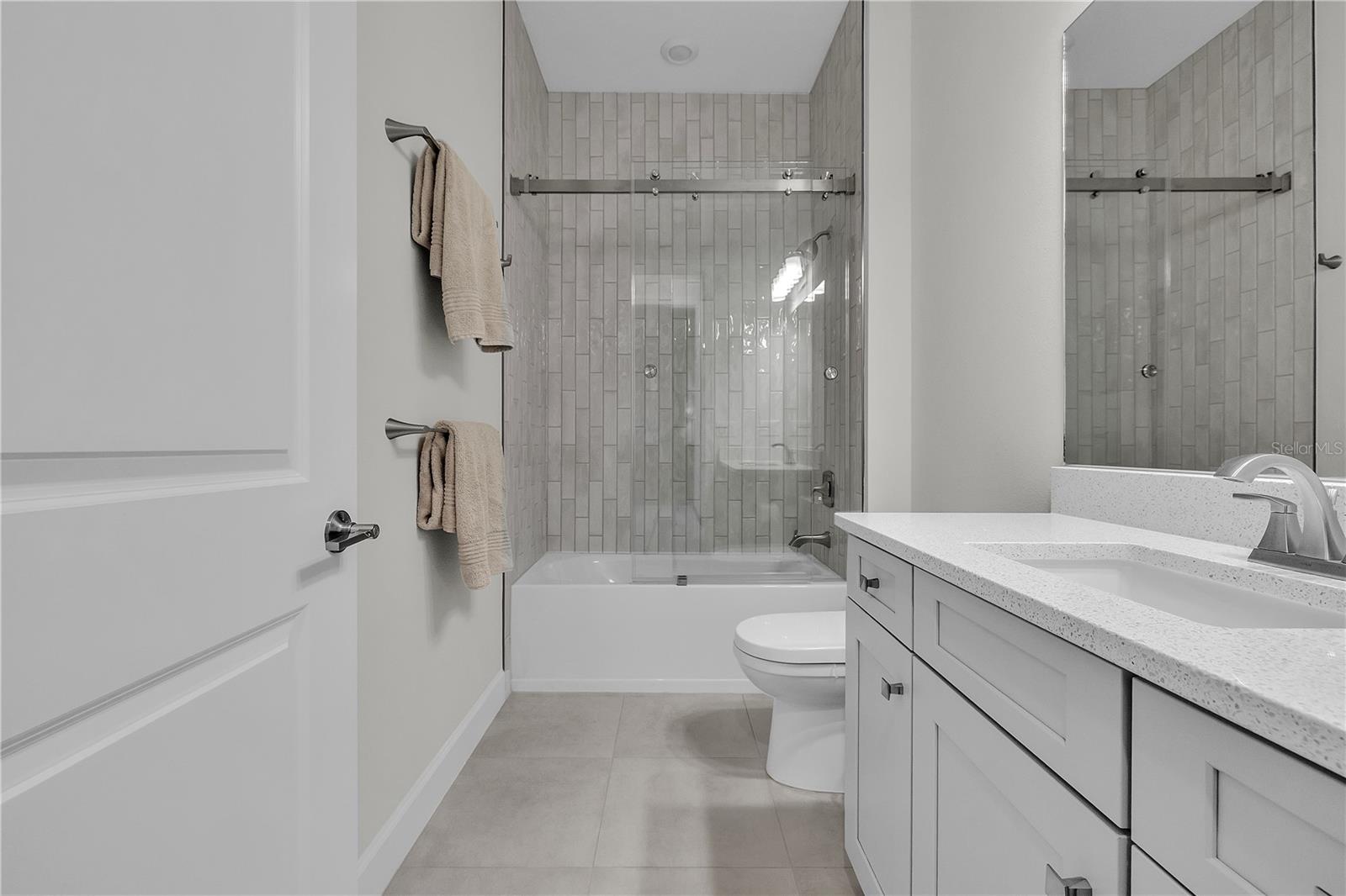 AZARIO ESPLANADE PH V - Residential