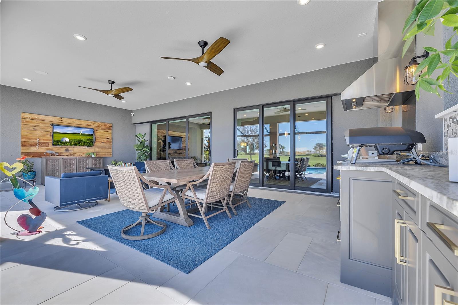 AZARIO ESPLANADE PH V - Residential