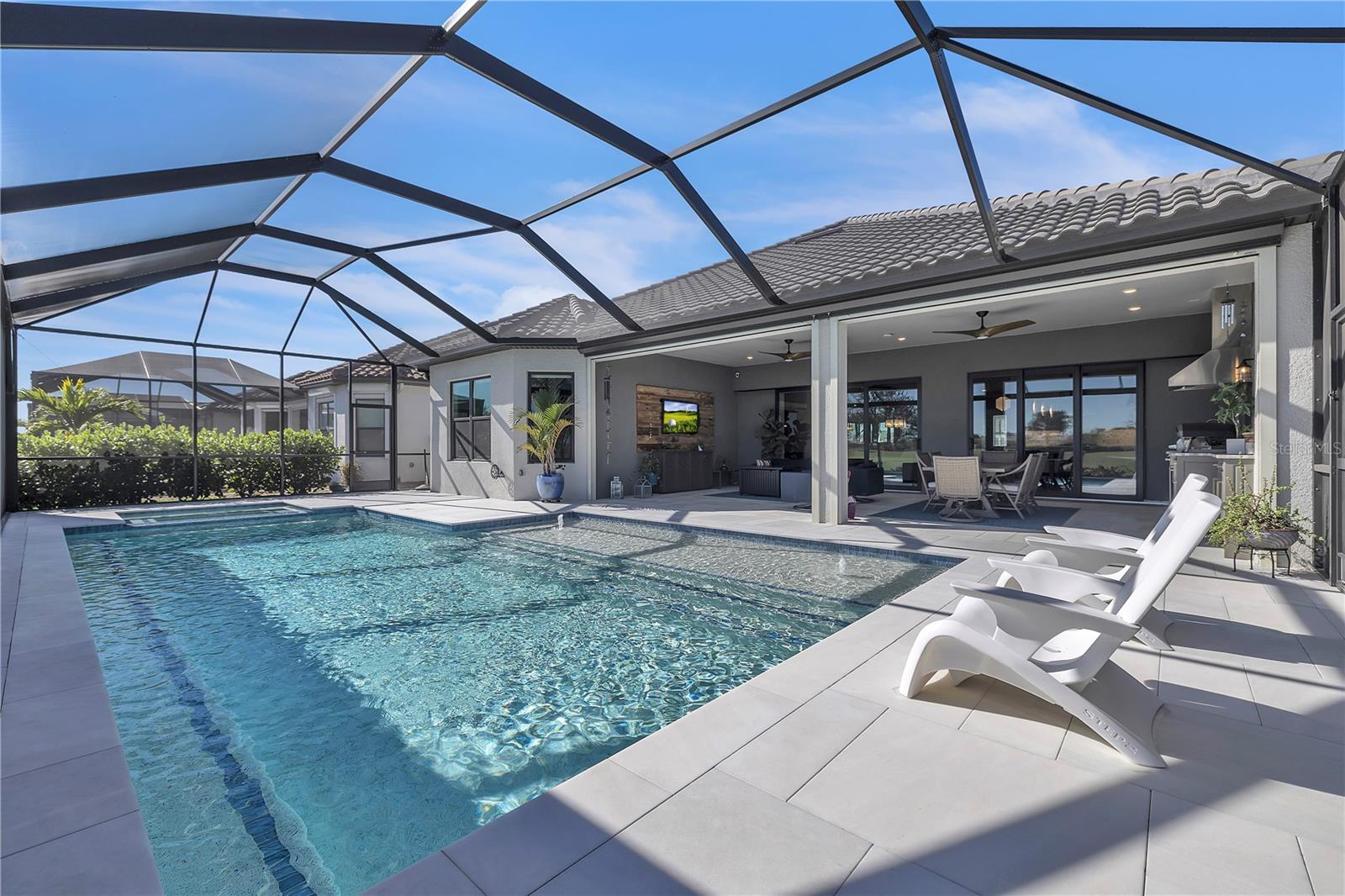 AZARIO ESPLANADE PH V - Residential