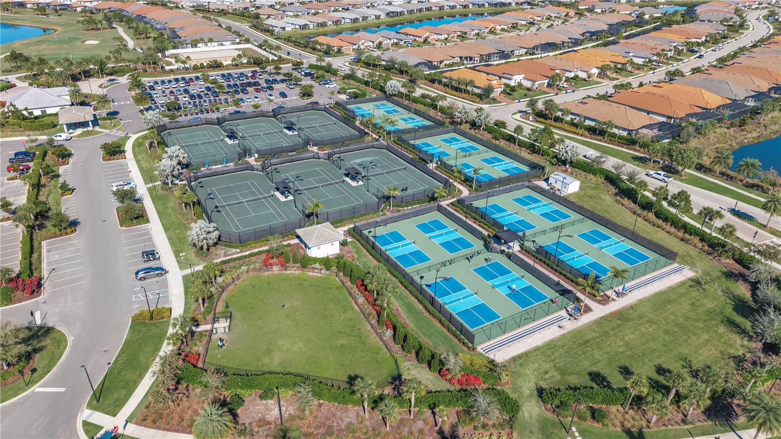 AZARIO ESPLANADE PH V - Residential