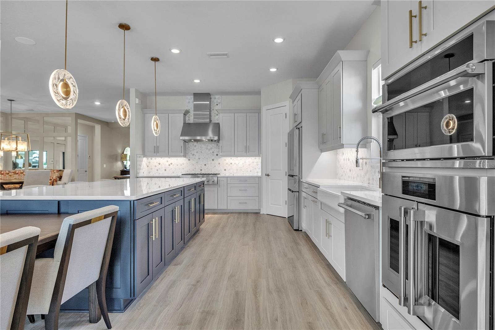 AZARIO ESPLANADE PH V - Residential