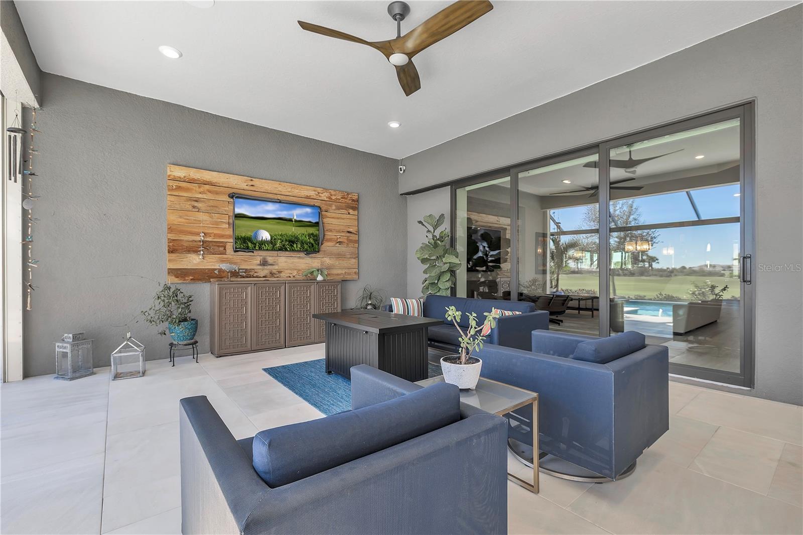 AZARIO ESPLANADE PH V - Residential