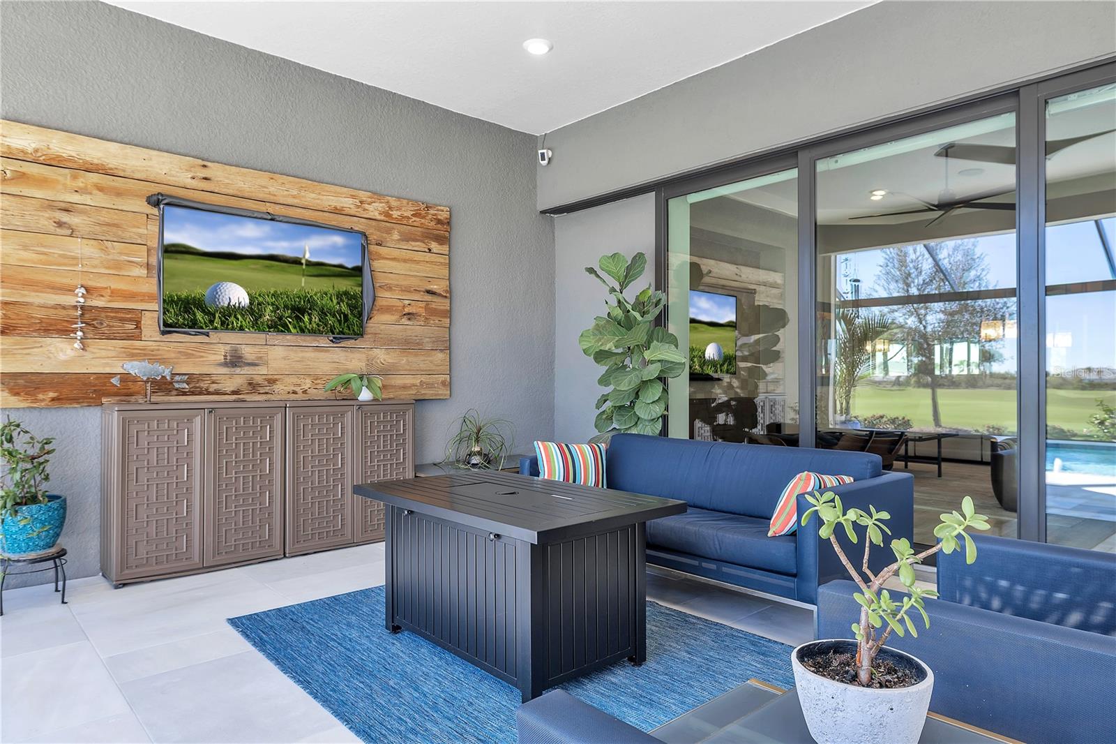 AZARIO ESPLANADE PH V - Residential