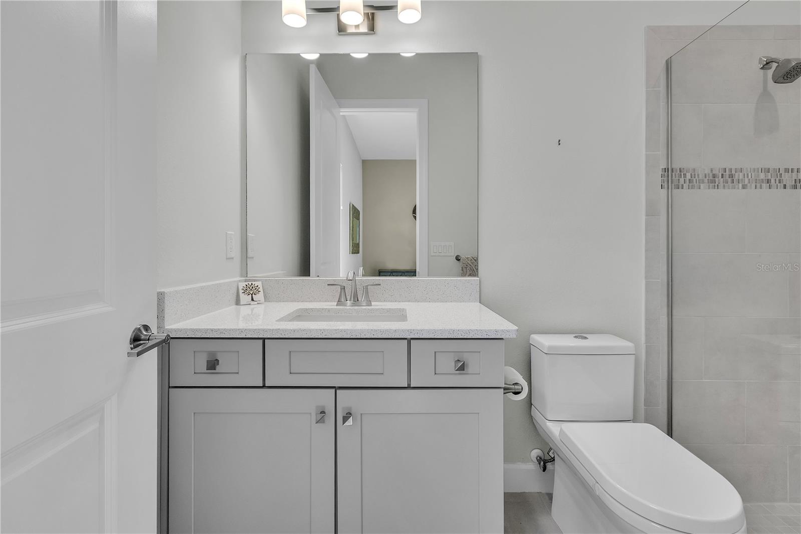 AZARIO ESPLANADE PH V - Residential