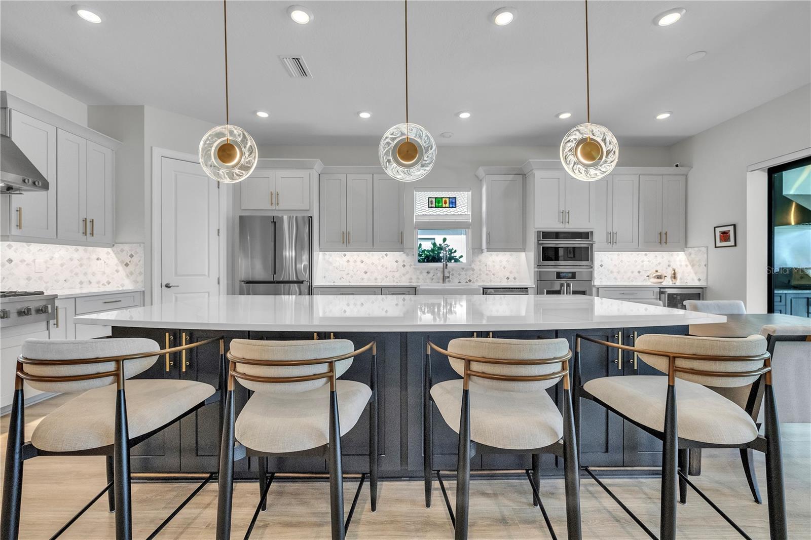 AZARIO ESPLANADE PH V - Residential