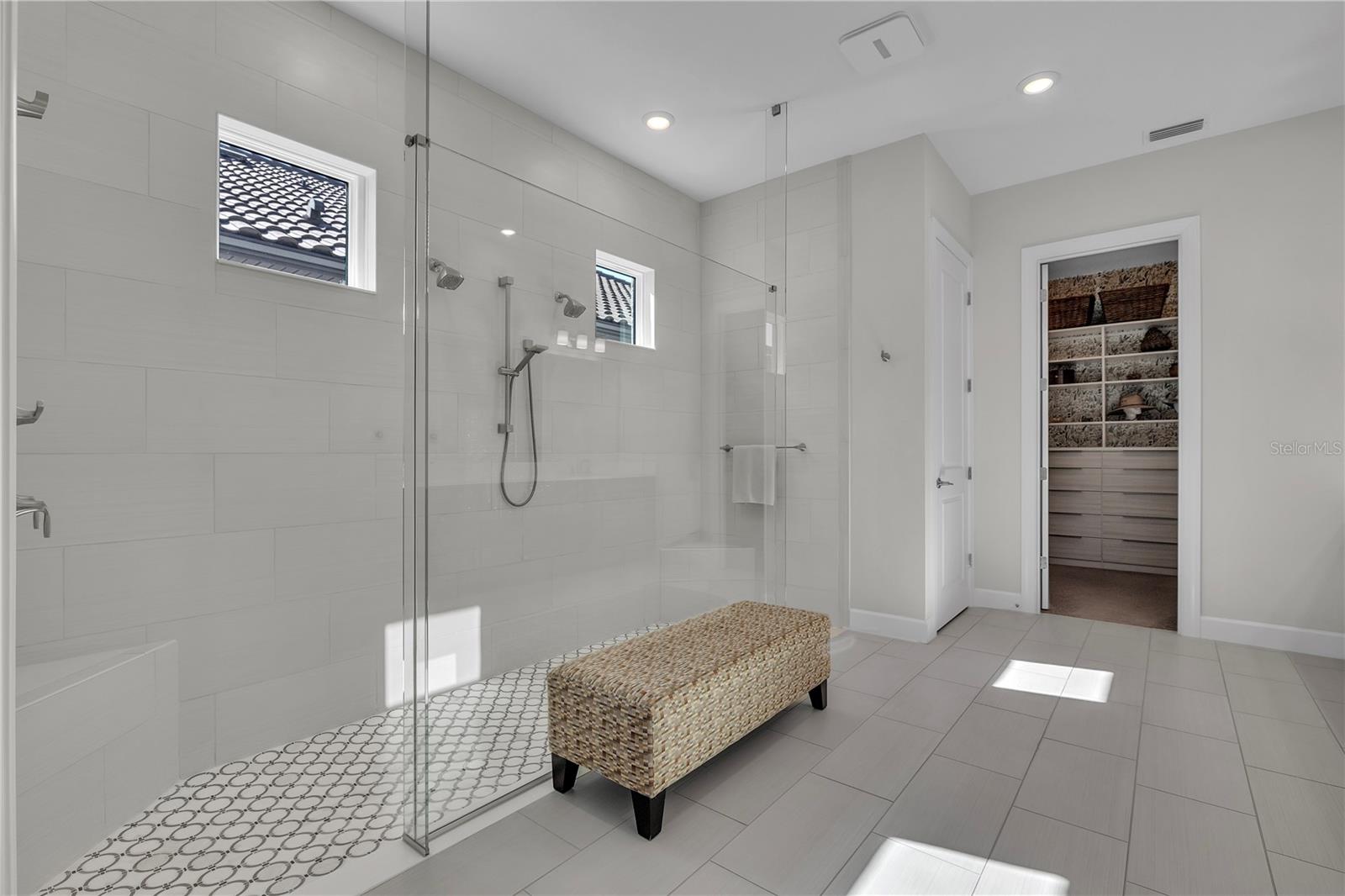 AZARIO ESPLANADE PH V - Residential