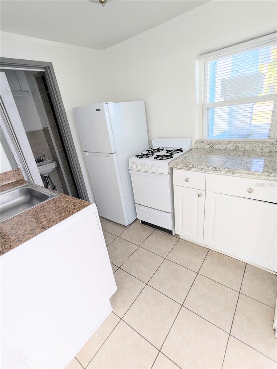 HUSTONS DAYTONA BEACH - Residential Income