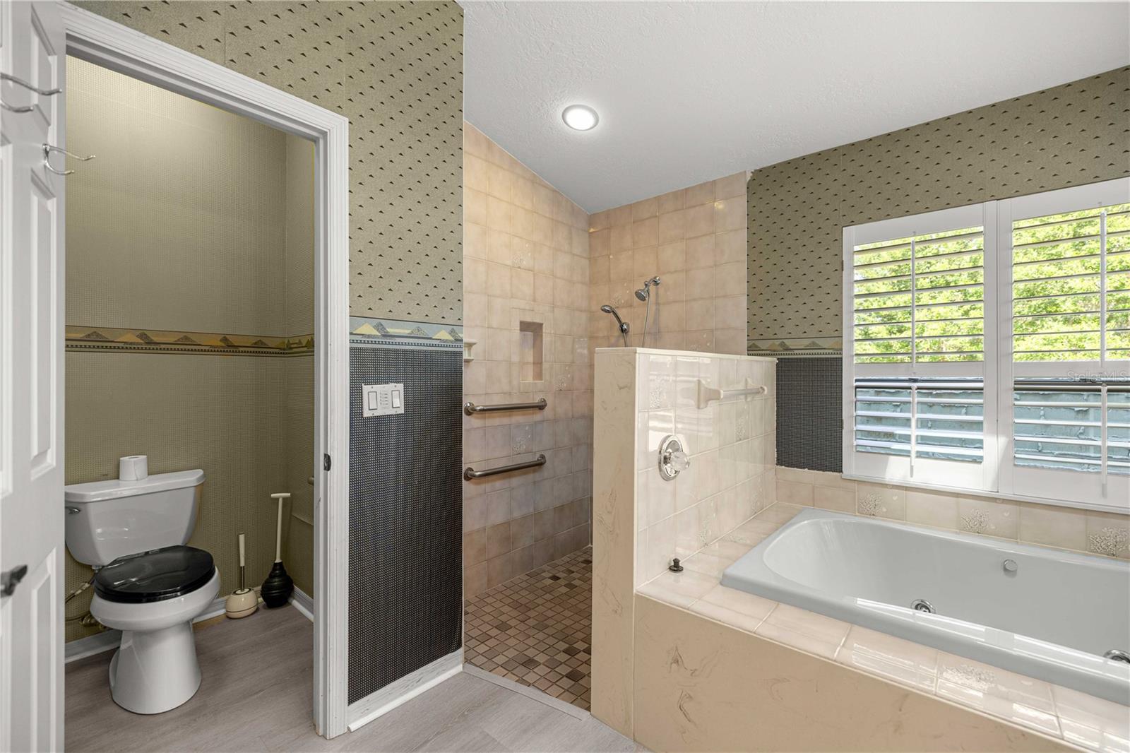 HICKORY MEADOWS - Residential