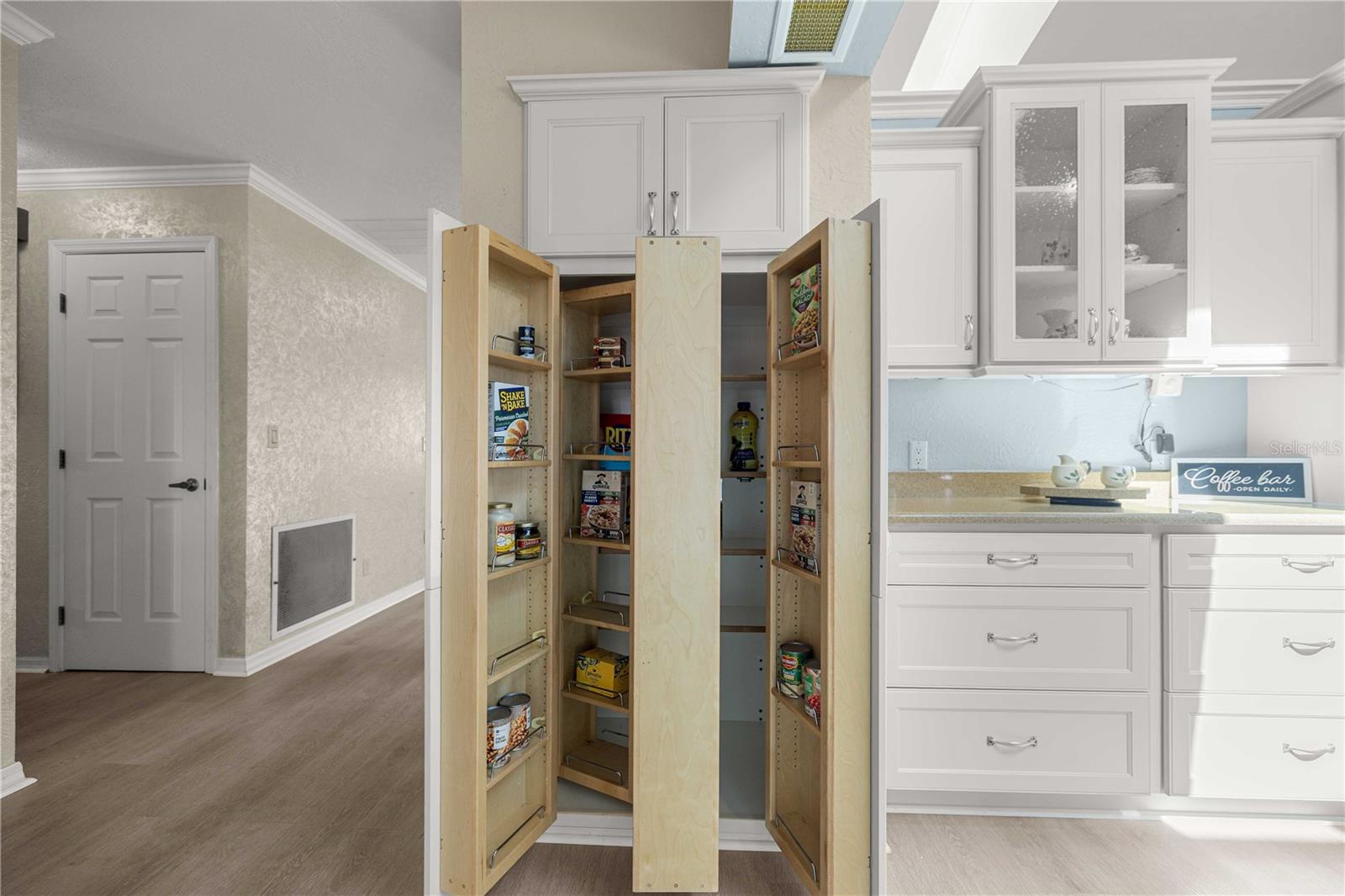 HICKORY MEADOWS - Residential