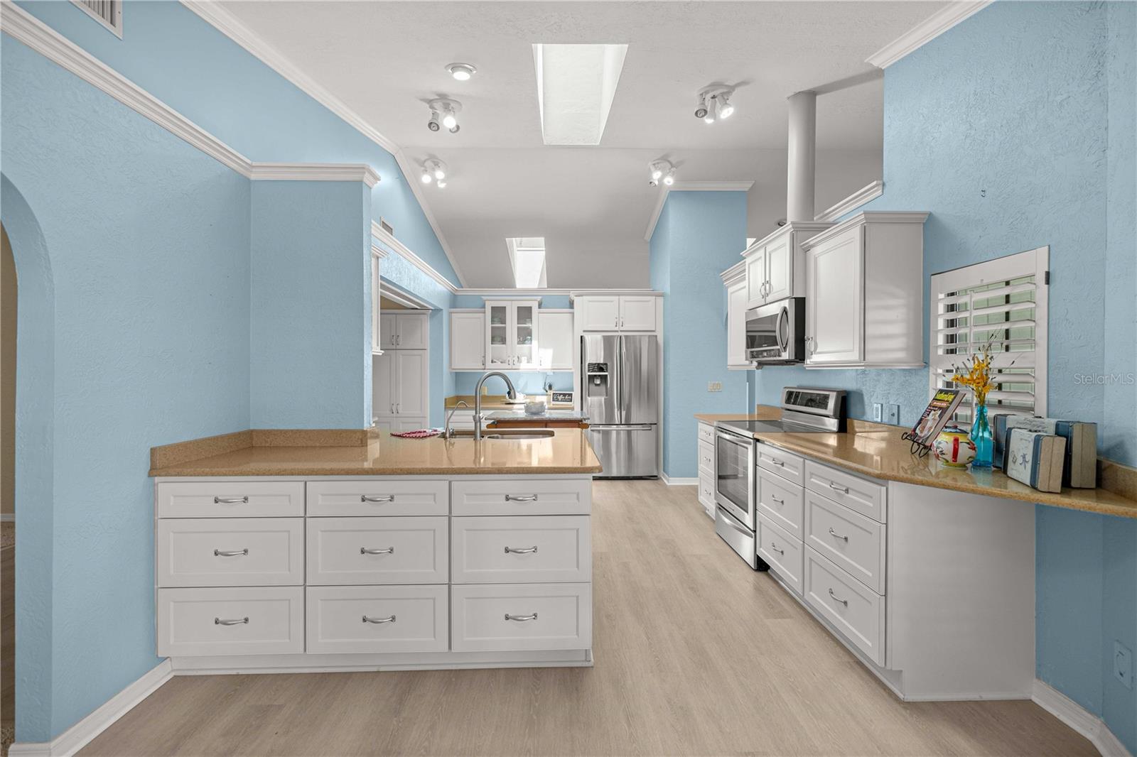 HICKORY MEADOWS - Residential