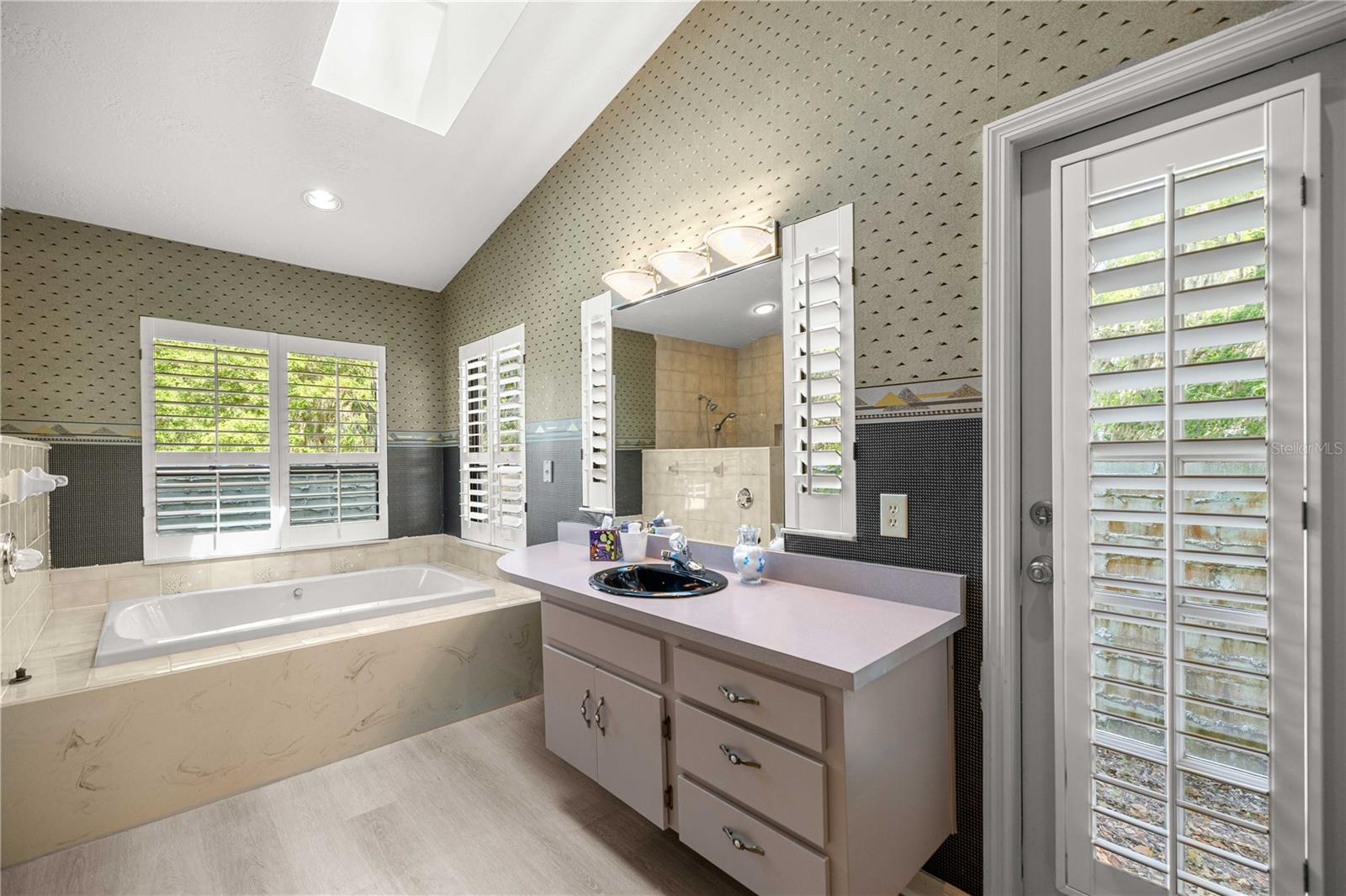 HICKORY MEADOWS - Residential