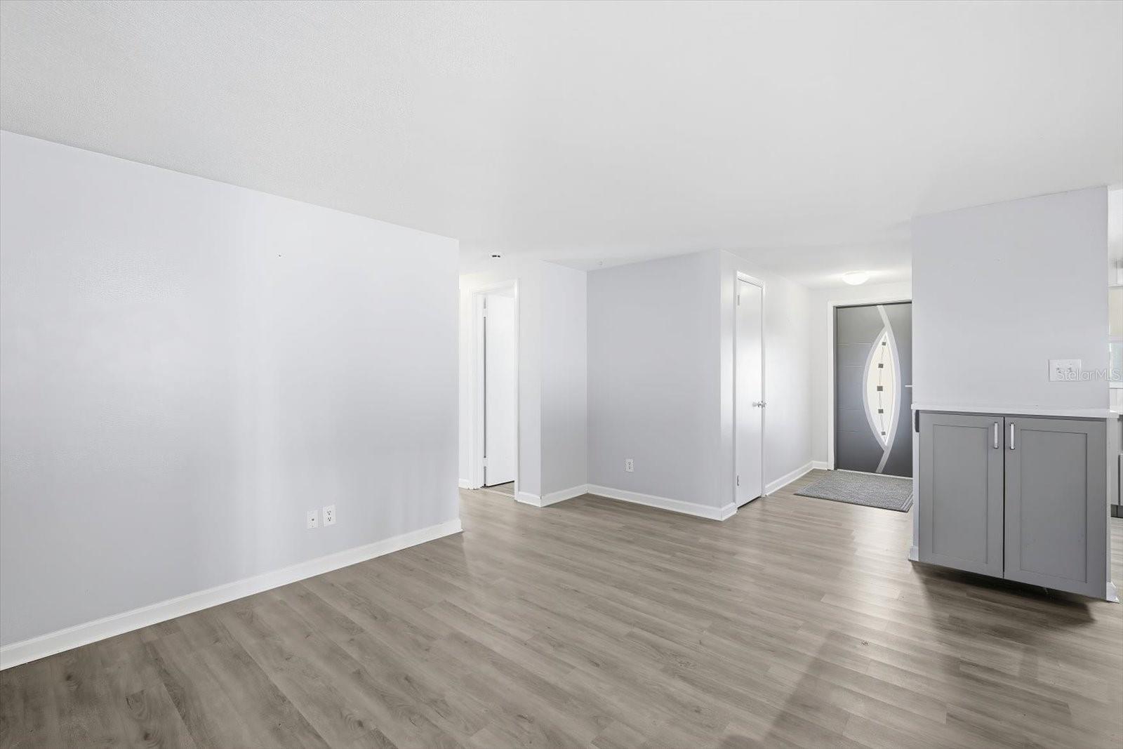 6035 HOPKINS DRIVE N