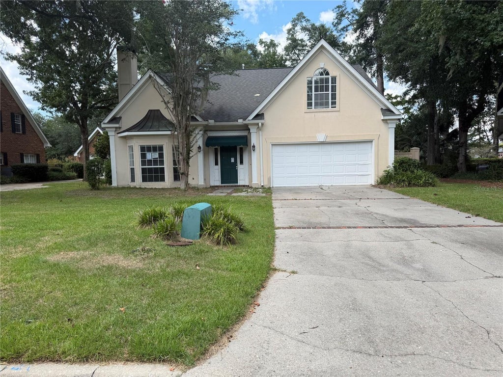 Photo of 916 Hillcrest Court, Tallahassee, FL 32308 (MLS # OM731038)