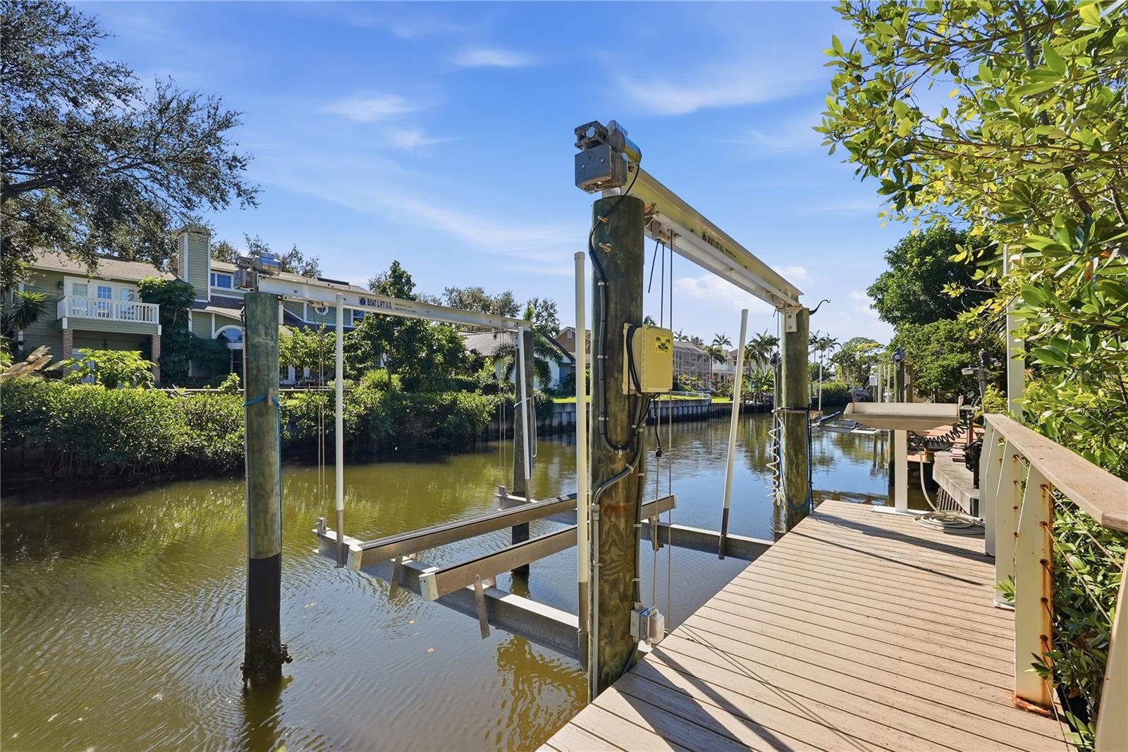 800 APALACHEE DRIVE NE