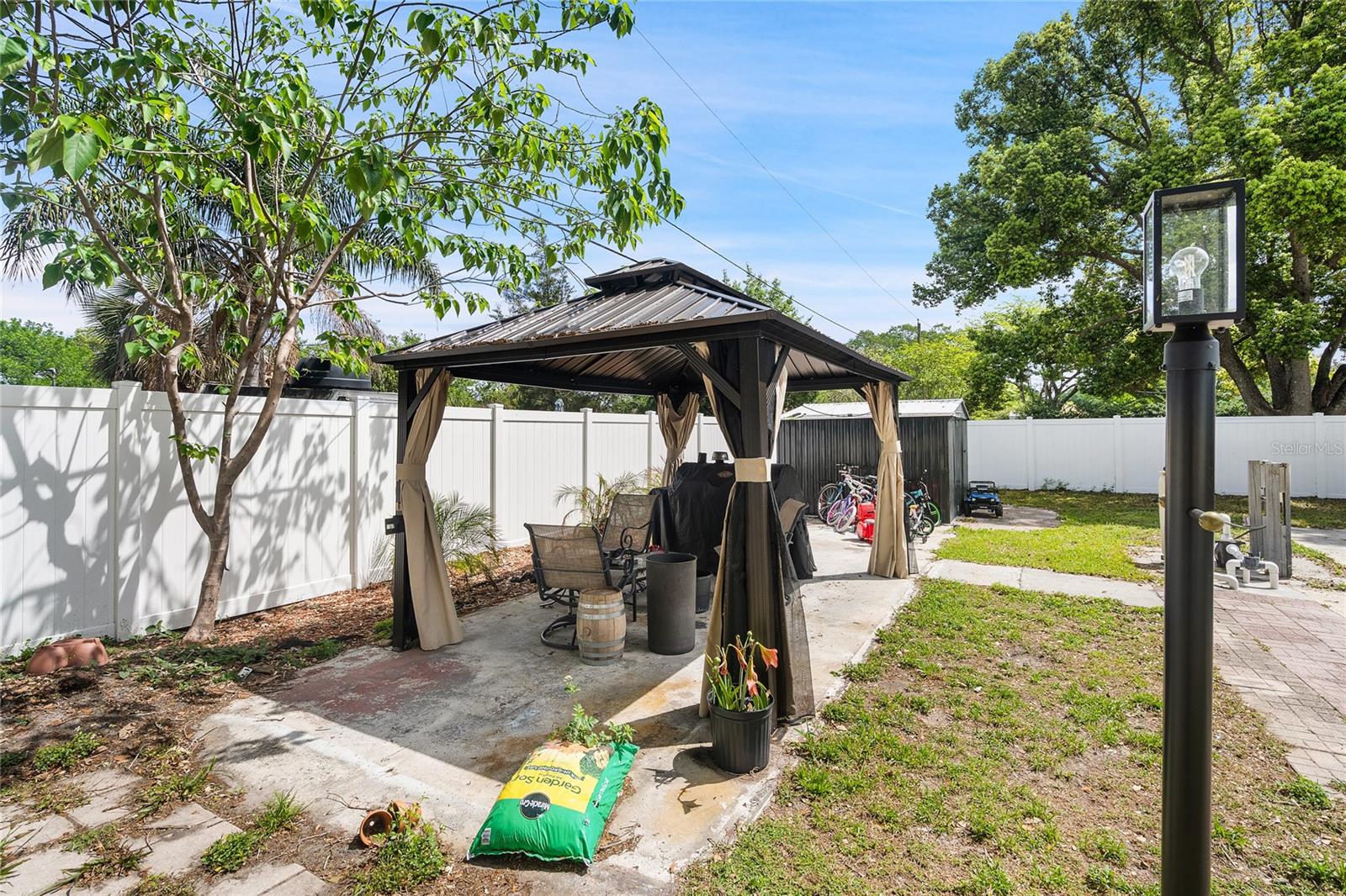 KINGSWOOD MANOR - Residential