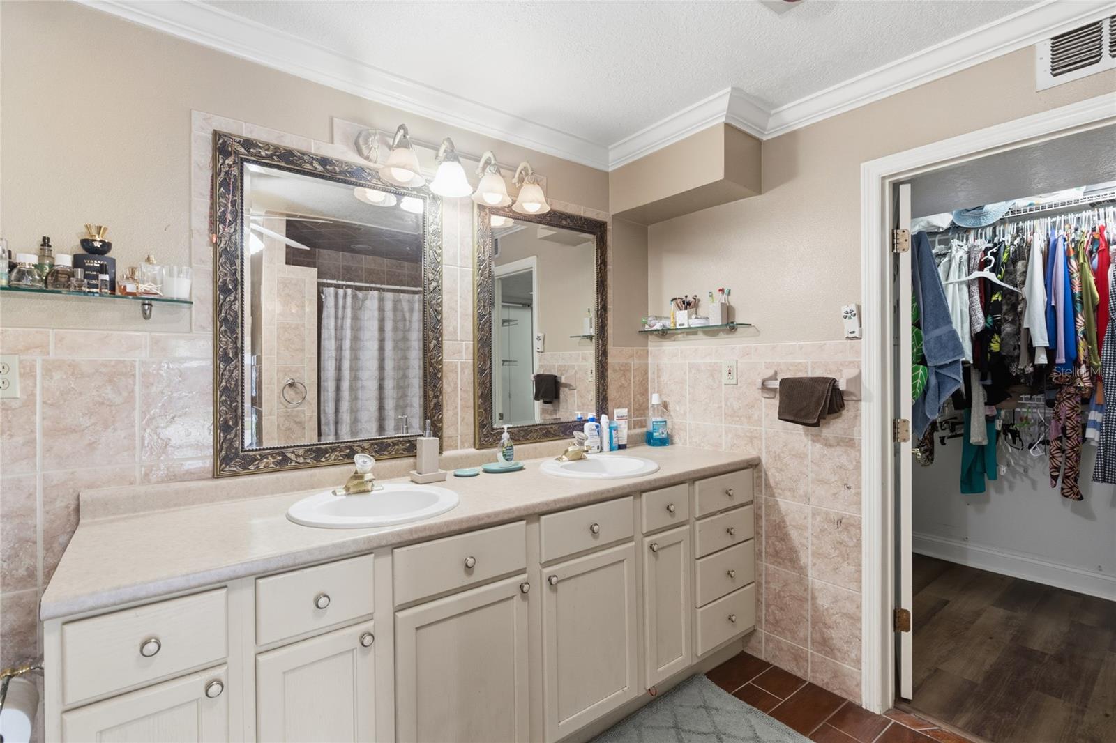 KINGSWOOD MANOR - Residential