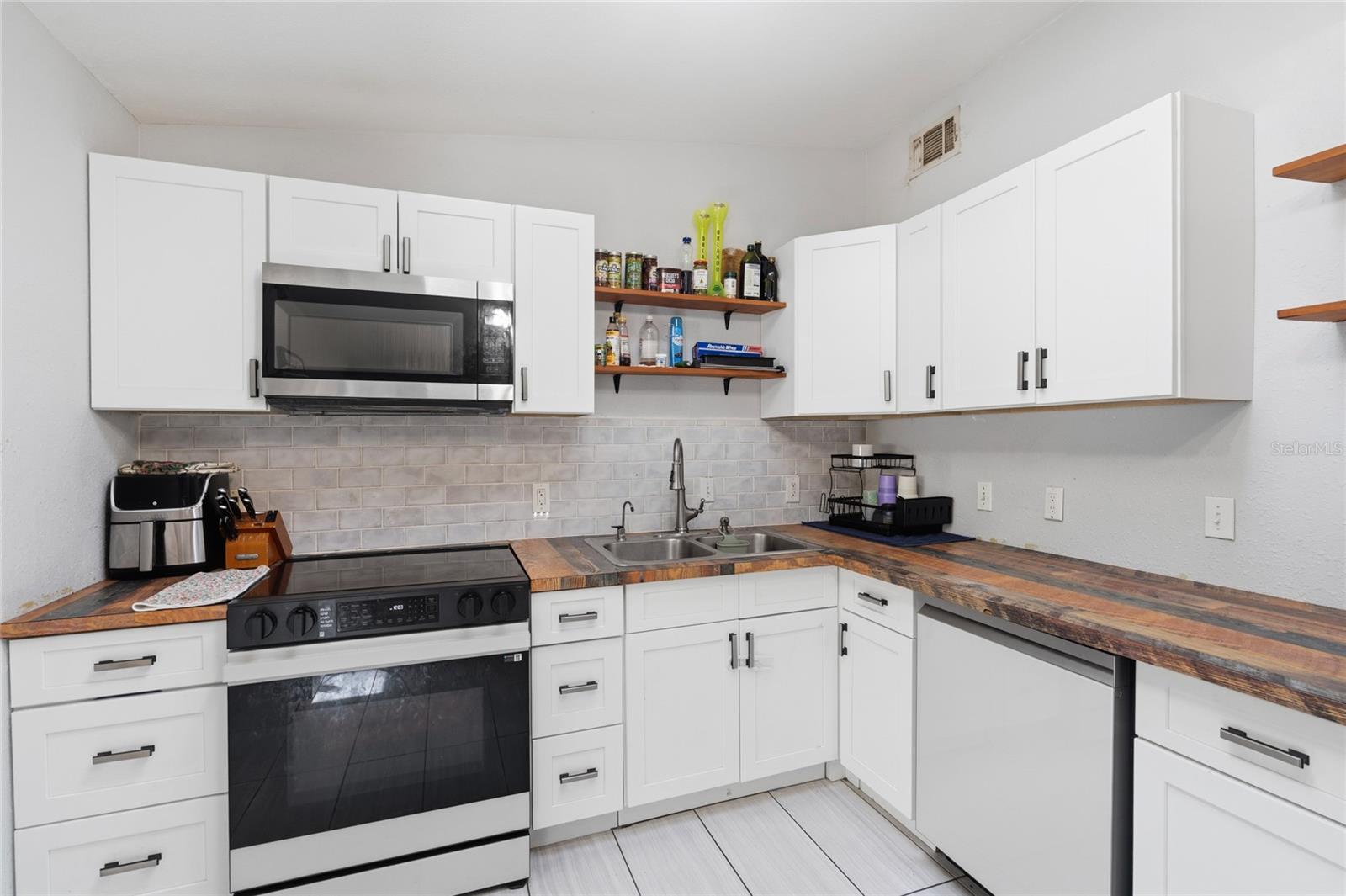 KINGSWOOD MANOR - Residential