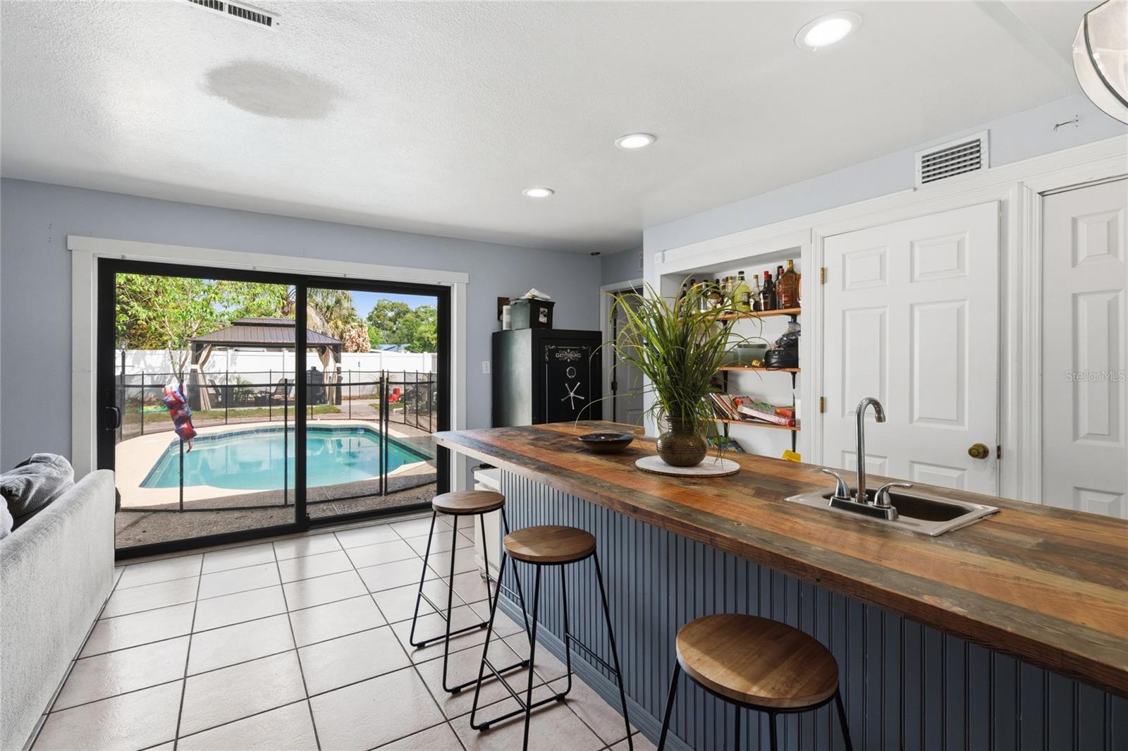 KINGSWOOD MANOR - Residential