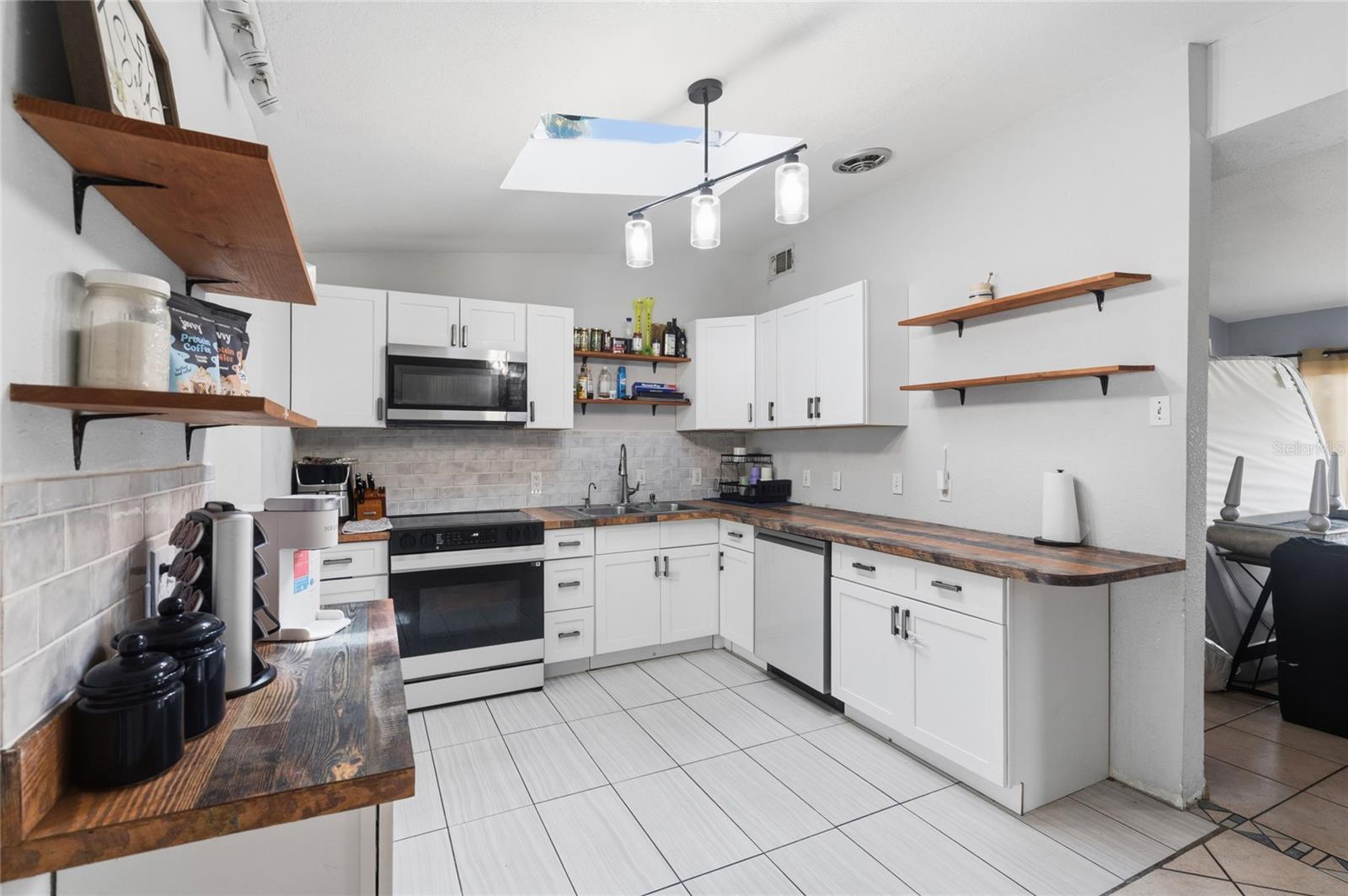 KINGSWOOD MANOR - Residential