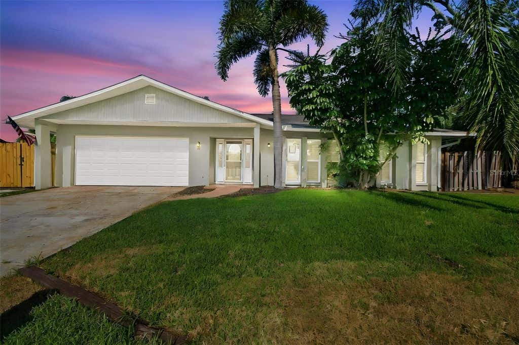 Photo of 527 Wayfarer Drive, Tarpon Springs, FL 34689 (MLS # TB8539206)
