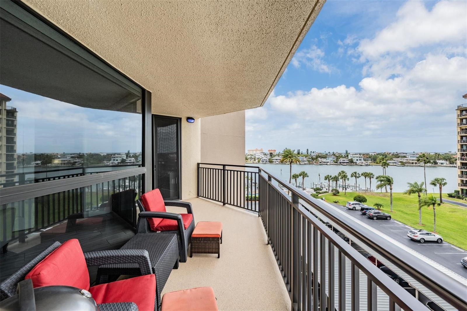 ISLAND WALK CONDO - Residential