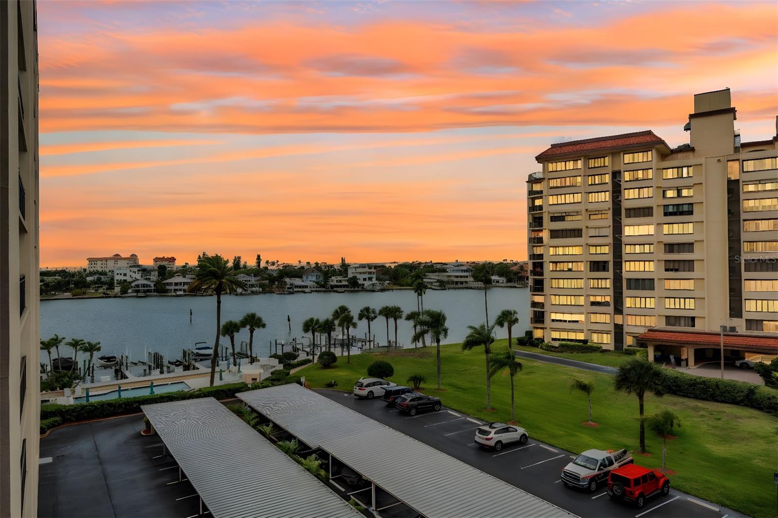 ISLAND WALK CONDO - Residential