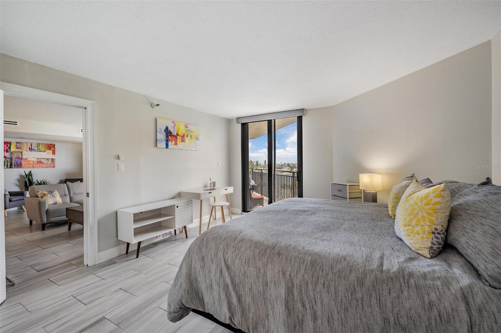 ISLAND WALK CONDO - Residential