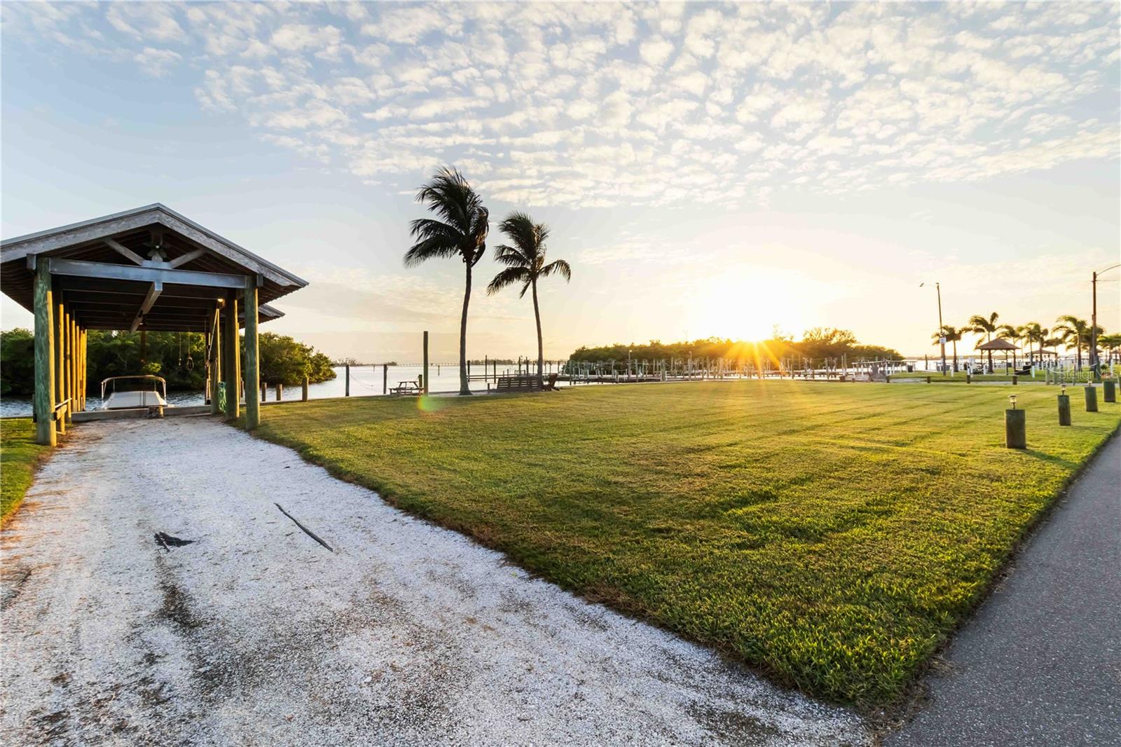 TWIN ISLES ESTATES - Residential