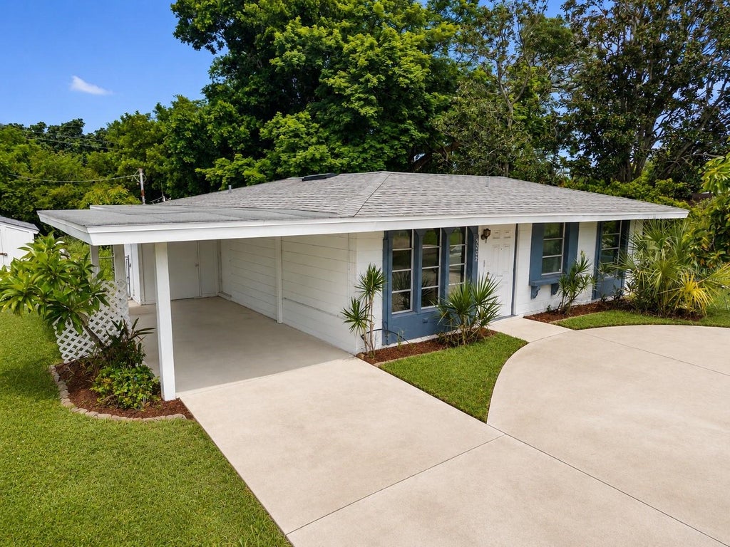 Photo of 5202 19th Street W, Bradenton, FL 34207 (MLS # A4710363)