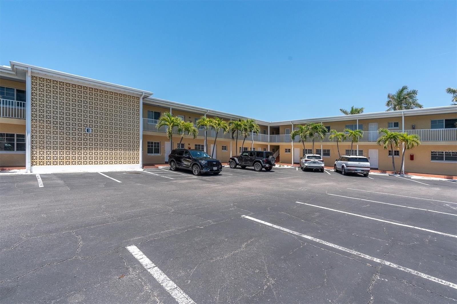 19417 GULF BOULEVARD E103