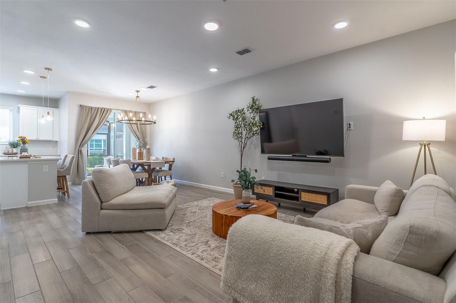 TOWNS AT TUSKAWILLA COMMONS - Residential