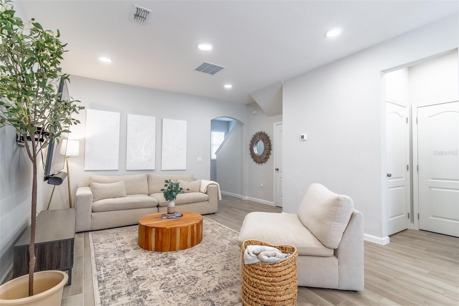 TOWNS AT TUSKAWILLA COMMONS - Residential