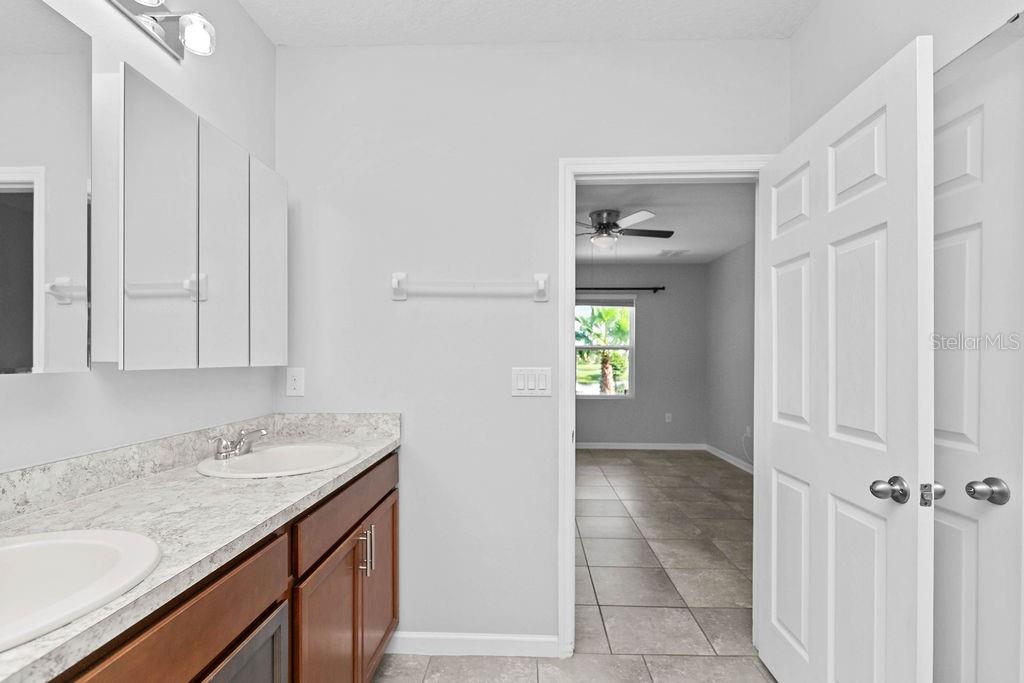 LAKESIDE PALMS - Residential