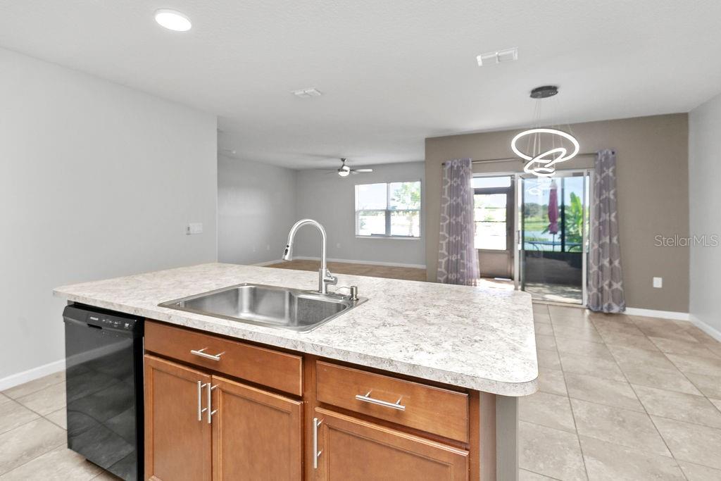 LAKESIDE PALMS - Residential