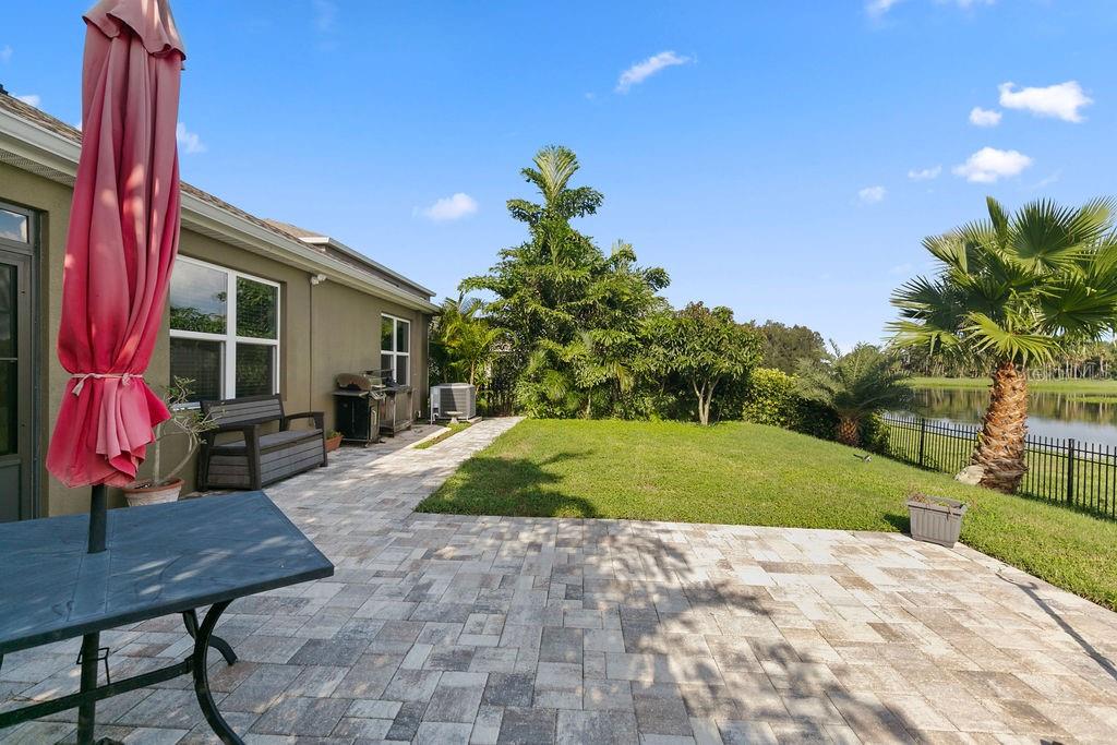 LAKESIDE PALMS - Residential