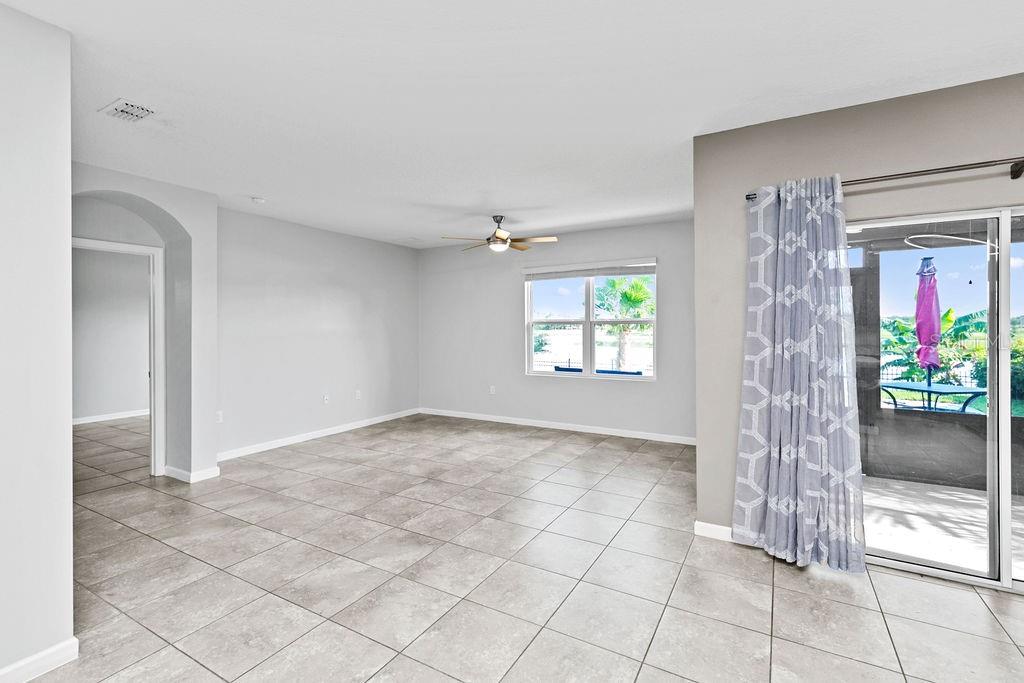 LAKESIDE PALMS - Residential