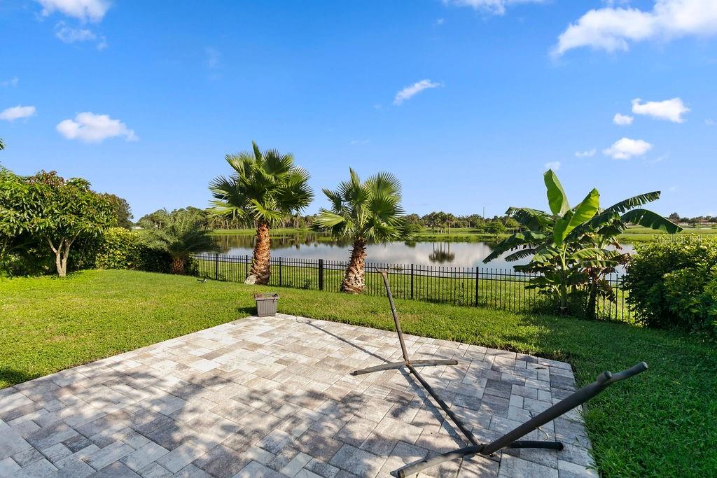 LAKESIDE PALMS - Residential