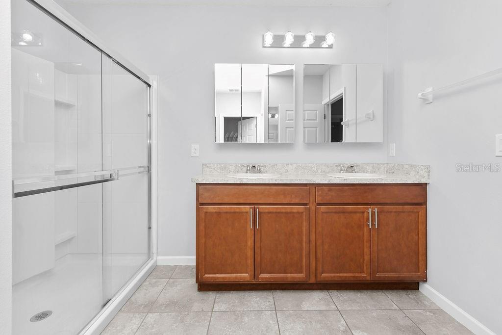 LAKESIDE PALMS - Residential